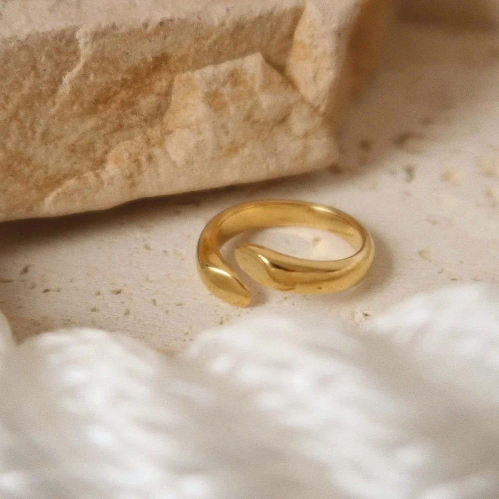 NEW 18K Gold Plated Open Hug Ring